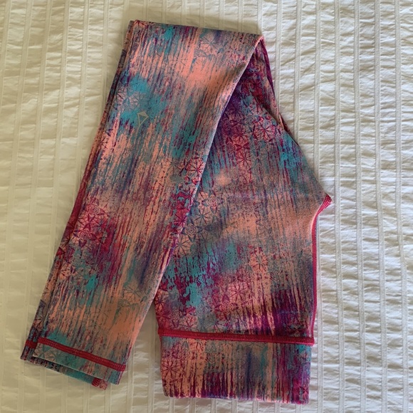 Ivivva size 7 girls leggings in beautiful print. Excellent condition. - Picture 2 of 4